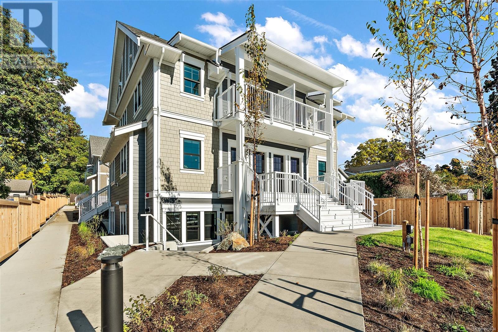 1224 Richardson condo building, in Rockland, Victoria BC