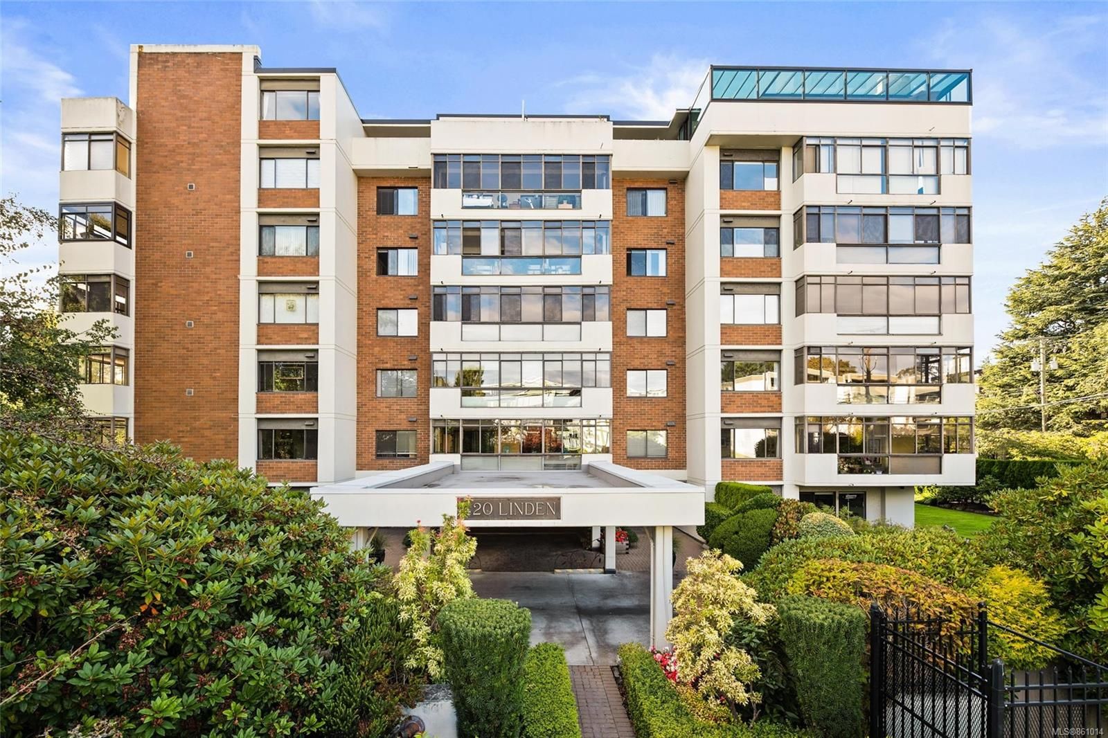 420 Linden condo building, in Fairfield West, Victoria BC