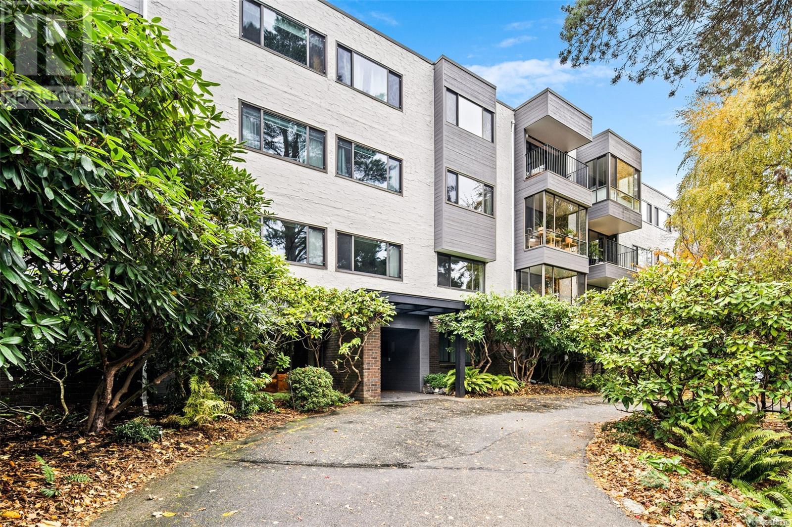Faircliff Manor condo building, in Fairfield West, Victoria BC