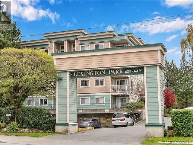 Lexington Park condo building, in Downtown, Victoria BC