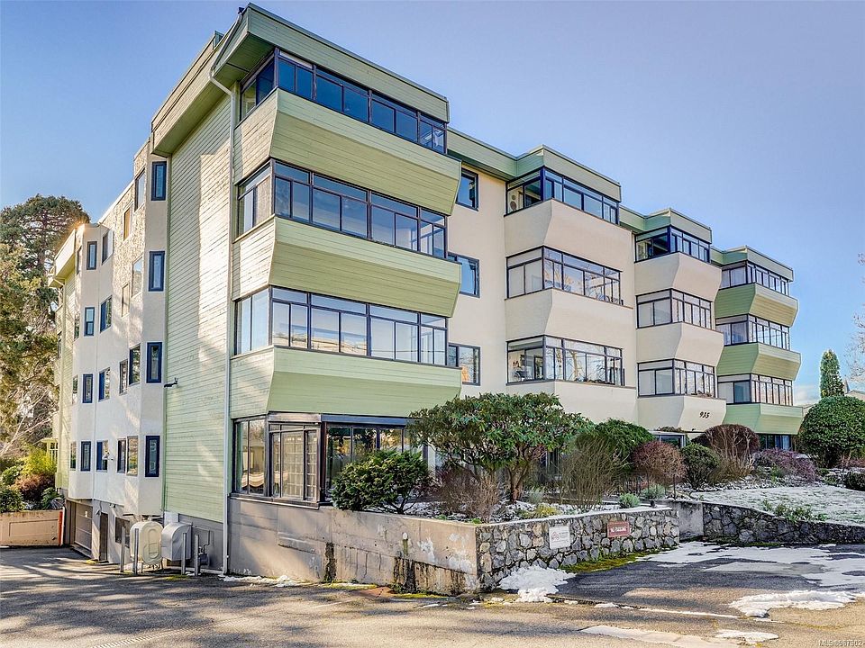 Yorkshire House condo building, in Fairfield West, Victoria BC